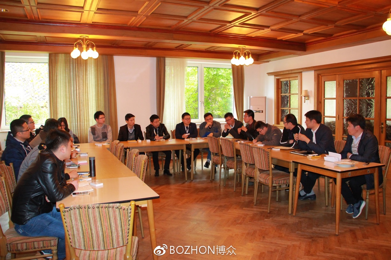 參觀結(jié)束后，博眾員工內(nèi)部交流討論，分享學(xué)習(xí)成果